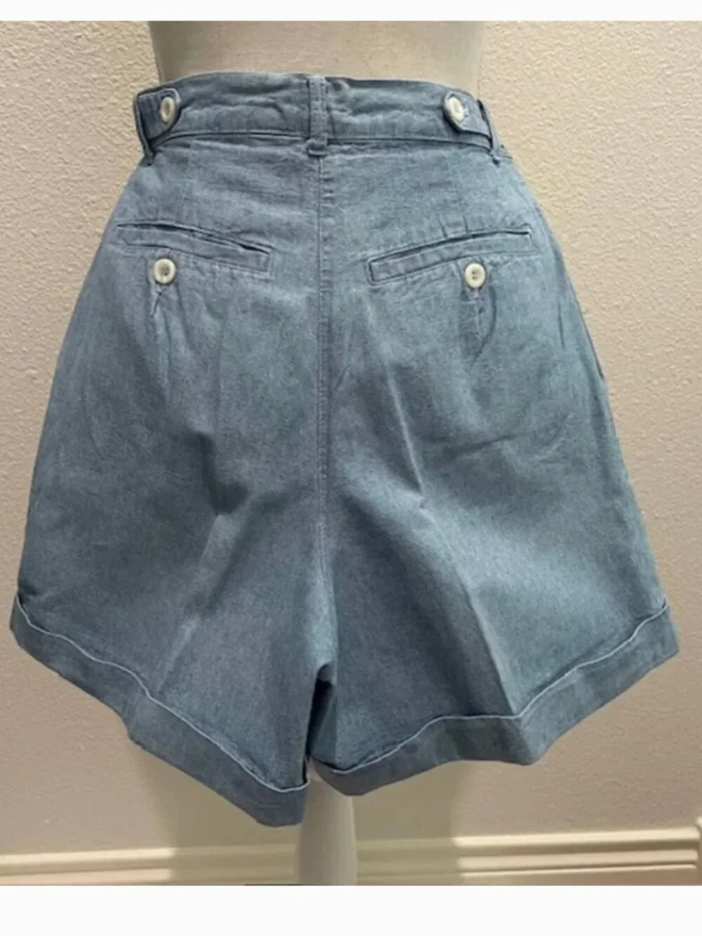 GAP • Vintage • high waisted pleated chambray shorts - Picture 2 of 12